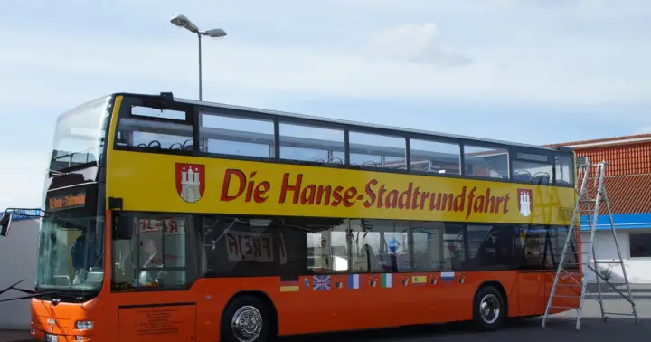 Hamburgo: Visita guiada de la ciudad con el Hop on Hop off y visita del puerto de 1 hora