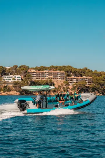 Mallorca: 2h speedboat tour, visit caves, cliffs and snorkel