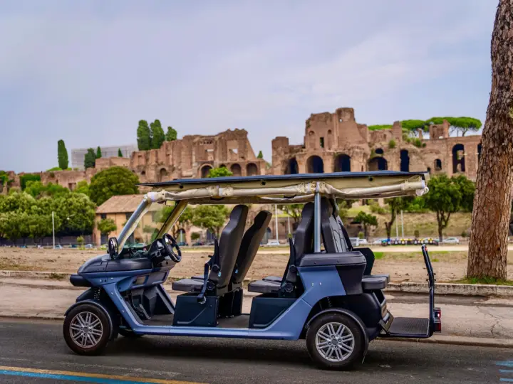 Roma: tour en carrito de golf + Coliseo y catacumbas subterráneas