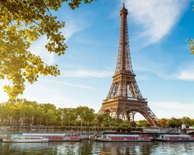Tour Torre Eiffel-Plaza de la Concordia más Barco Turístico por el Sena