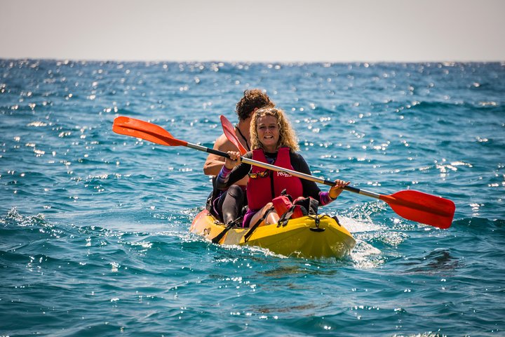 Tour de 2 horas en kayak en el Parque Natural Cerro Gordo, La Herradura