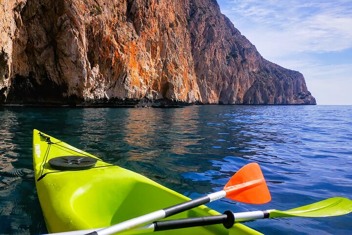 Excursión en Kayak a Cova dels Coloms desde Platja Mascarat