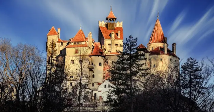 Bucharest: Transylvanian Castles & Brașov Guided Day Tour