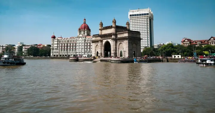 Mumbai: Colaba Walking Tour Gateway, Cathedral, Market, Cafe