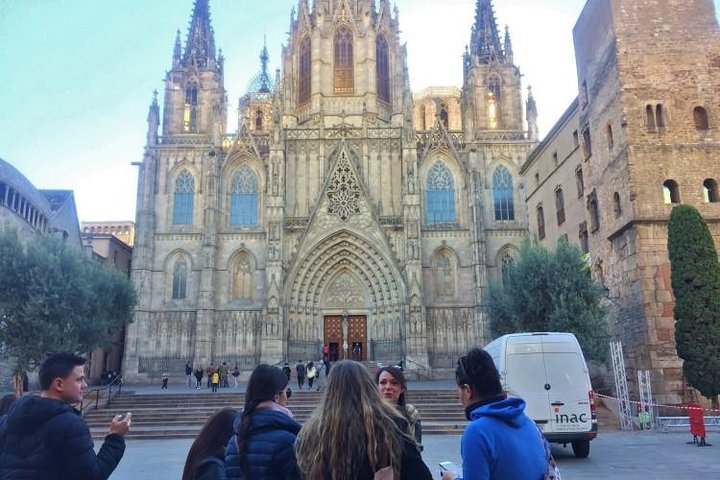Barcelona Destacados Tour : Sagrada Familia & Barrio Gótico Paseo