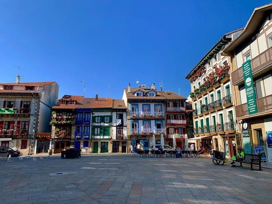 Hondarribia, San Juan y San Pedro visita guiada en monovolumen desde San Sebastián