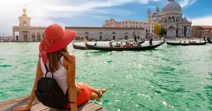 Venice: Walking Tour and Shared Gondola Ride