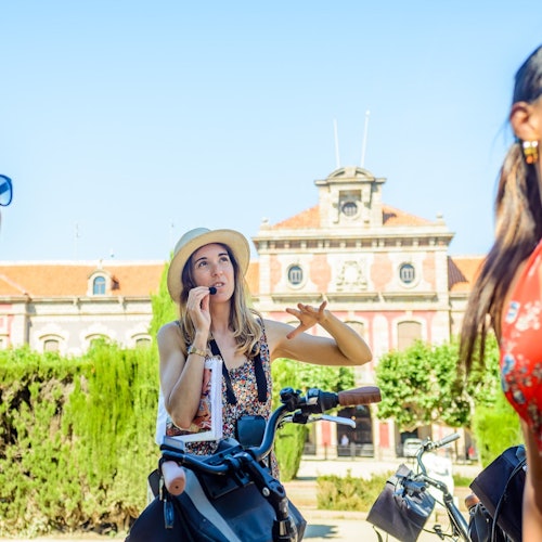 Barcelona: Visita guiada en eBike por la Barceloneta y el Barrio Gótico