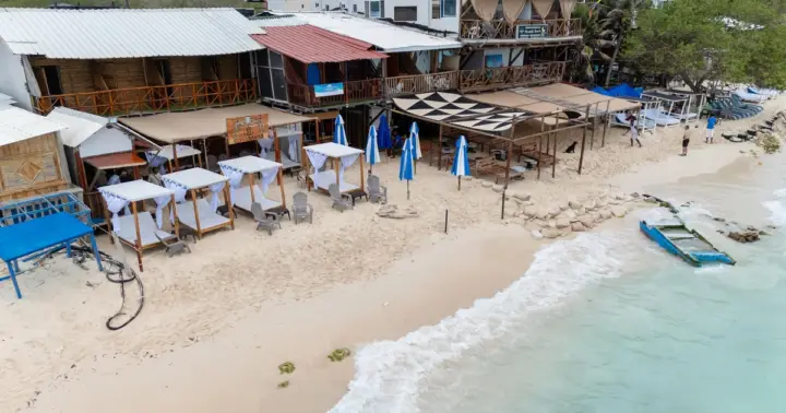 Cartagena: Day Trip to Playa Tranquila by Bus + Mojito + Lunch Included