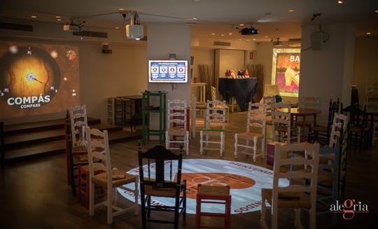 Experiencia flamenca interactiva y visita guiada en Málaga.