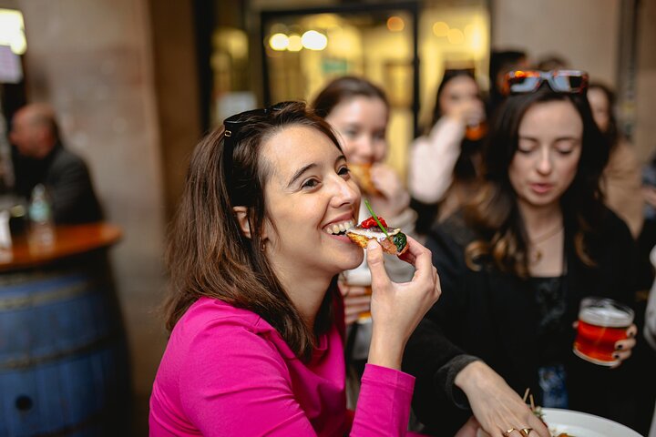 Tour gastronómico de tapas de Barcelona con almuerzo o cena en El Born