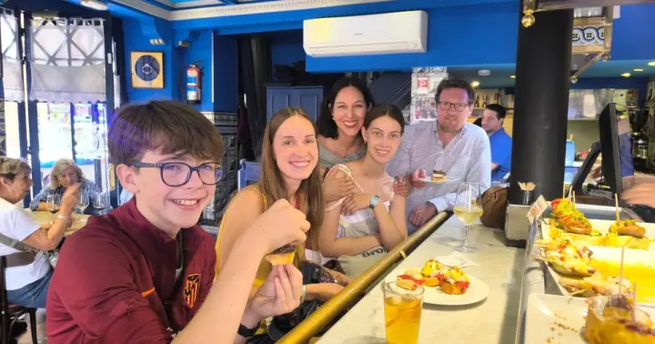 Bilbao: tour histórico donde el poteo, bacalo y txakoli son protagonistas