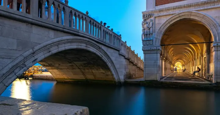 Venice: Boat Tour, Murano, Burano & Mysterious Secret Island