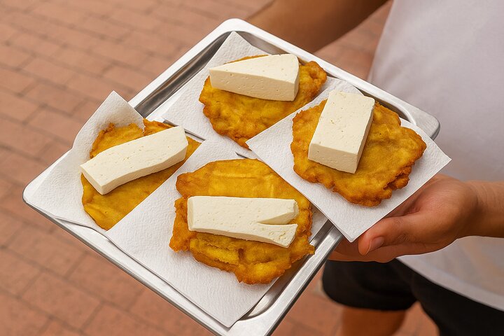 AUTHENTIC CARTAGENA STREET FOOD TOUR & CITY TOUR WITH A PRO GUIDE