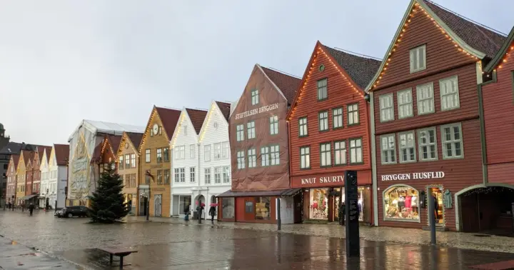 Bergen: Haakon’s Hall and Bryggens Museum Small-Group Tour