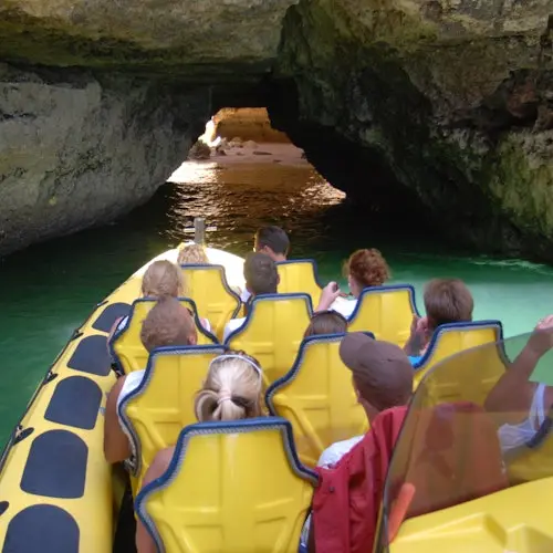 Benagil y Avistamiento de Delfines: Excursión en Crucero Insónia (Semirrígido) desde Albufeira