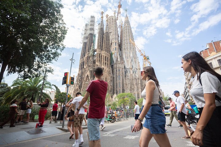 Sagrada Familia - Tour Guiado y Acceso Sin Colas