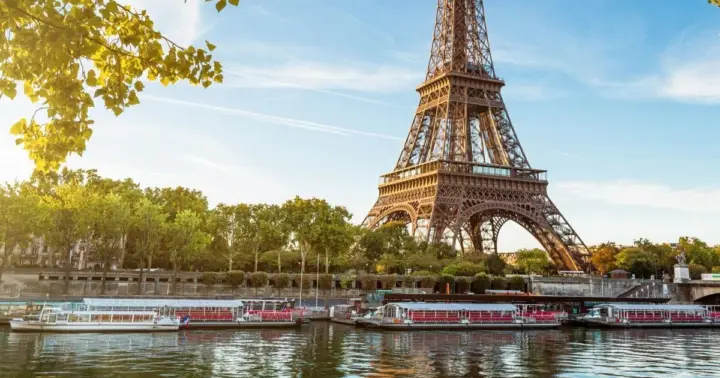 Tour Torre Eiffel-Plaza de la Concordia más Barco Turístico por el Sena