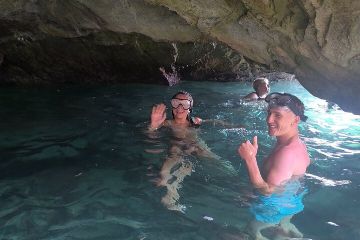 Tour en kayak con cuevas, buceo y picnic (+ Salto de acantilado)