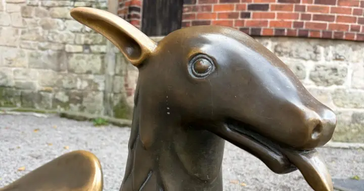 Old Riga Walking Tour: Little Things, Big Stories