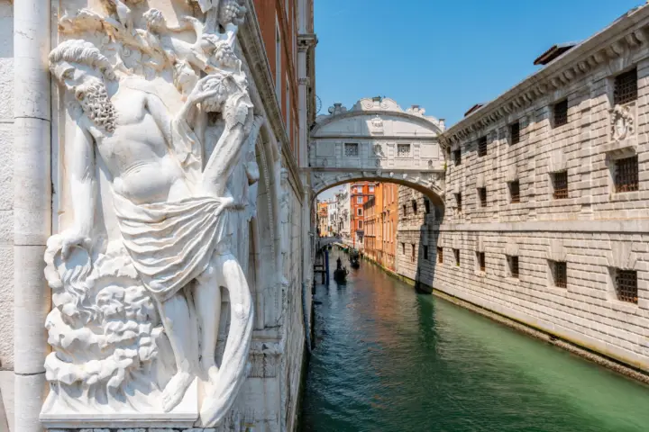 Venice: Gondola Tour under the Bridge of Sighs & Audio Guide