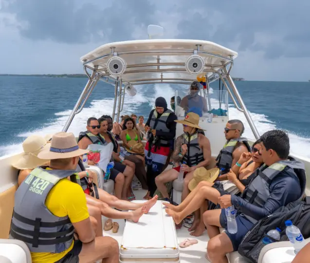 Cartagena: tour en barco por 5 islas con parada nocturna bioluminiscente