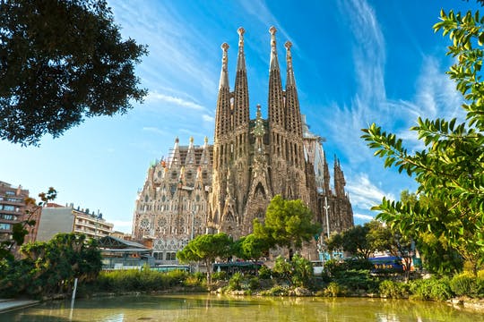 Park Güell and Sagrada Familia tickets with tower access and transfer