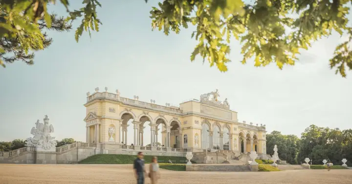 Vienna: Schönbrunn Palace & Garden Skip-the-Line Guided Tour