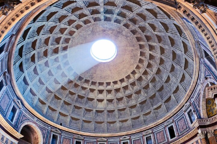 " Tour privado de panteones: Explora la obra maestra divina de Roma"