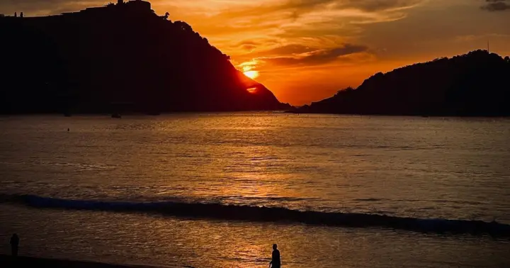 San Sebastian: Sunset desde el mar en catamarán ecológico