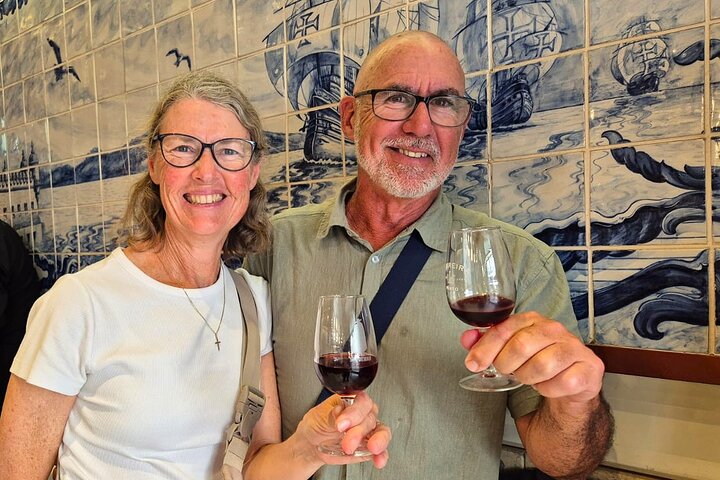 Comer y beber en Lisboa como un tour gastronómico local para grupos pequeños