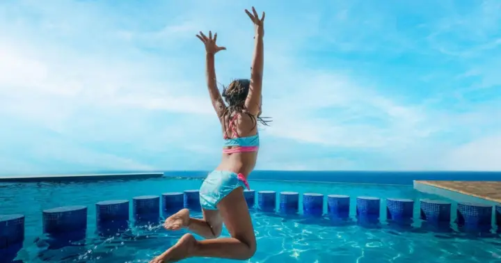 Cancún: baño con delfines con ferri y buffet