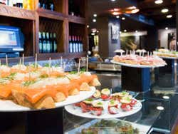 Paseo por El Born con cena de tapas y espectáculo flamenco