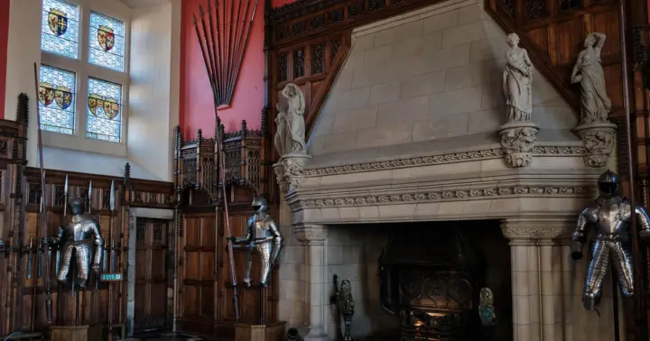 Edinburgh Castle: Guided Walking Tour with Entry Ticket