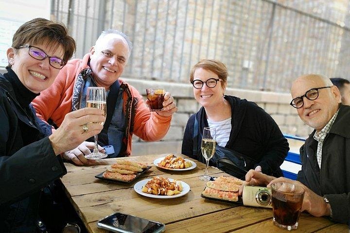 Barcelona : Tour privado de comida y bebida + entradas Sagrada Familia