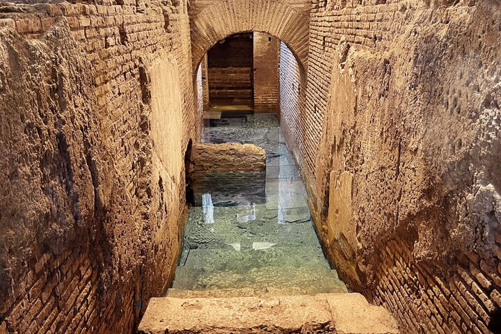Tour guiado subterráneo a la Fontana di Trevi