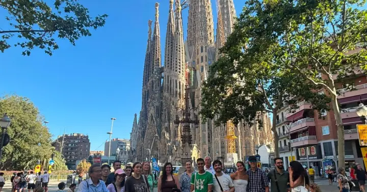 Tour guiado de la Sagrada Familia con mejora opcional para las torres