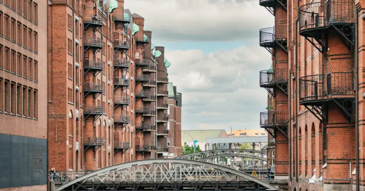 Hamburg: Hop-On Hop-Off Bus with Harbor Cruise