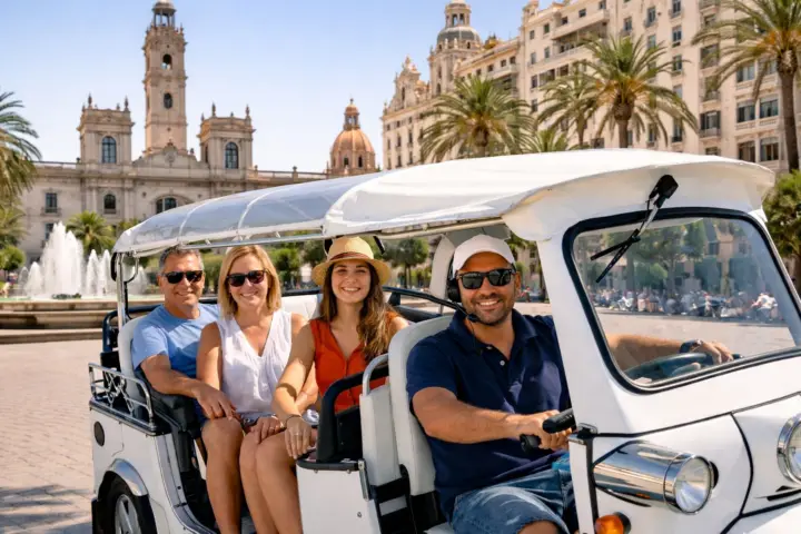 2-hour Tuk Tuk sightseeing tour of the Historic Center, Beaches, and City of Arts and Sciences