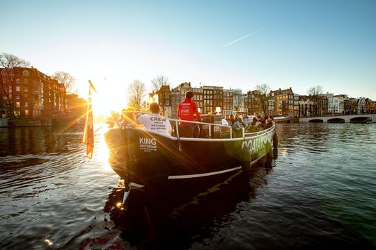 Amsterdam premium canal cruise in an open boat with all drinks included