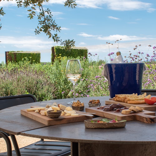 Castillo de Púbol, Bodegas Perelada y Teatro-Museo Dalí: Visita Guiada + Traslado