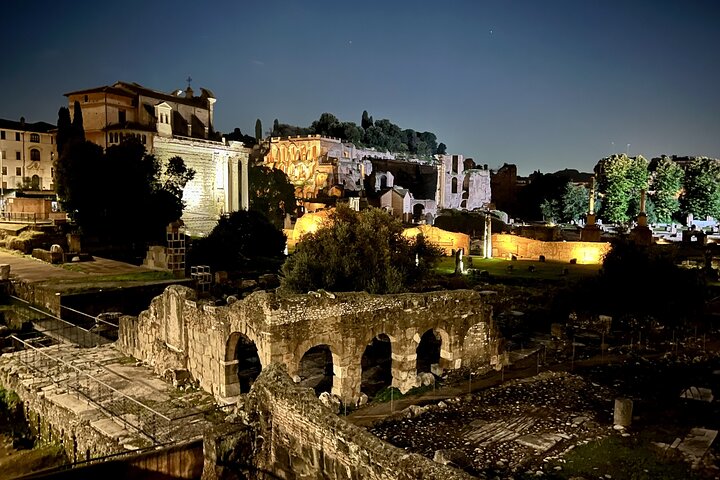 Tour nocturno a pie por el Coliseo y el Foro Romano