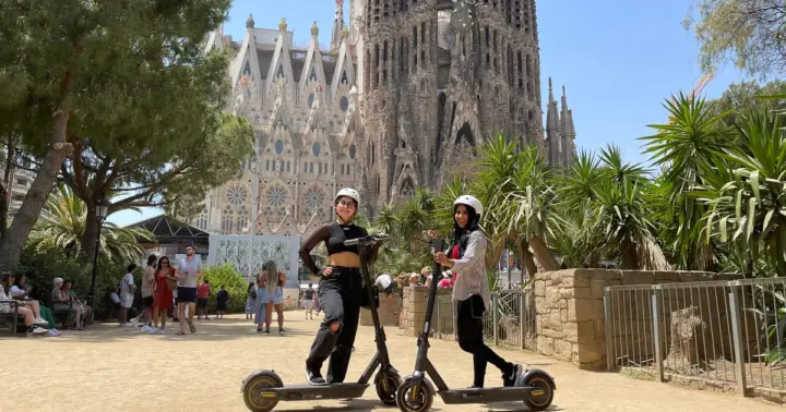 Barcelona: Recorrido en eScooter de 3 horas por la Sagrada Familia