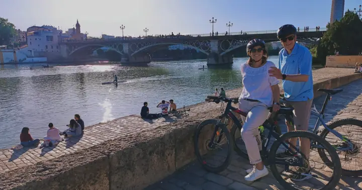 Tour Privado en bici con Visita Guiada Alcázar sin ticket