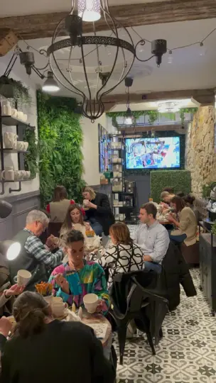 Bilbao: Pinta sobre cerámica en el único ceramicafé de la ciudad