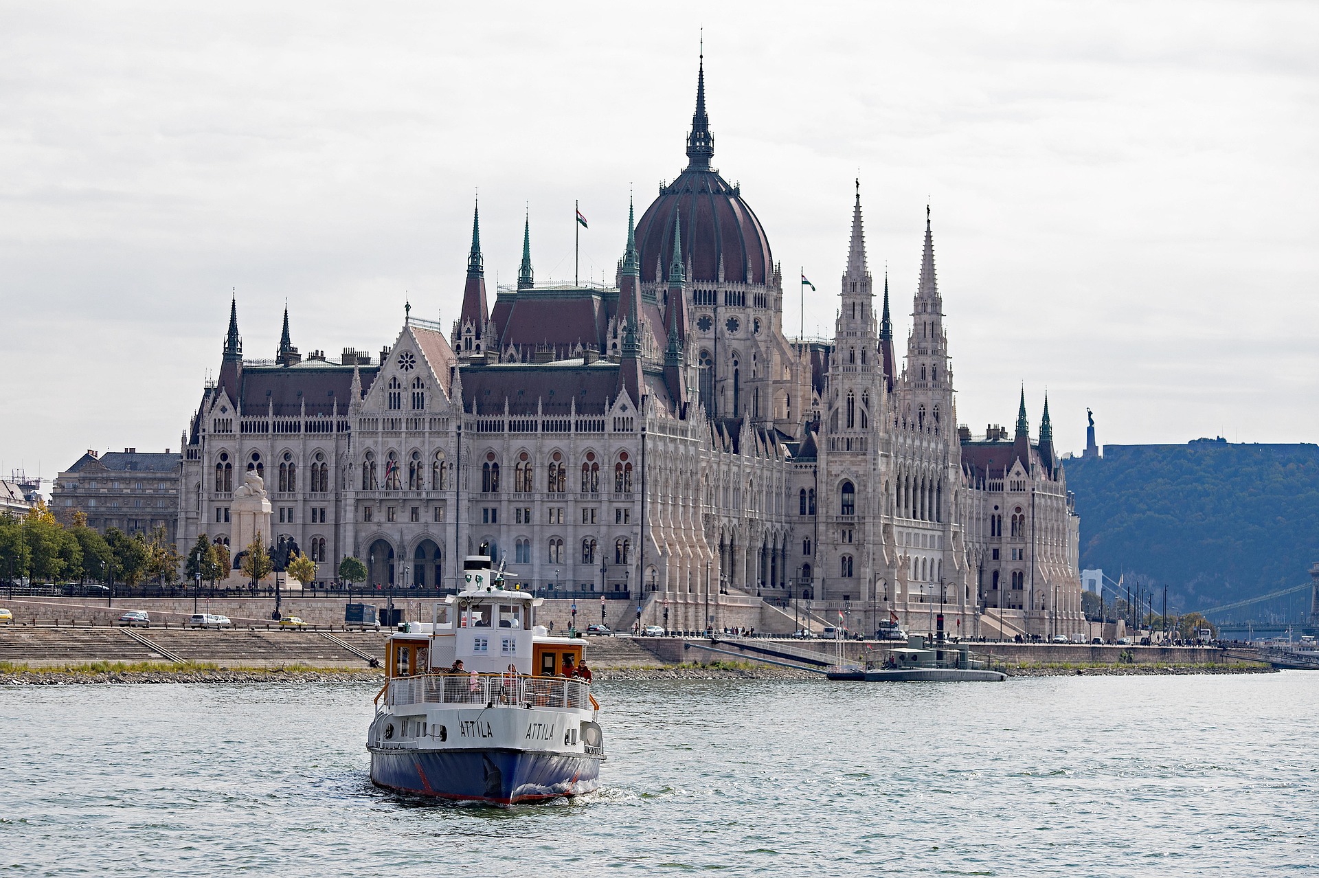 Crucero turístico diurno de 70 minutos por Budapest Duna Bella