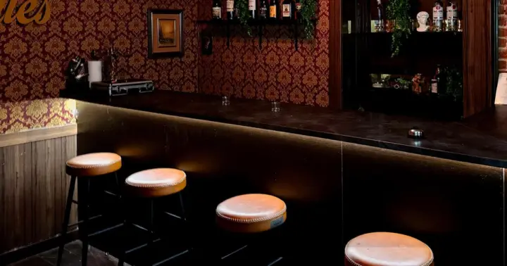 Impostors in the Spanish Bar, Escaperoom in Madrid Capital with drinks