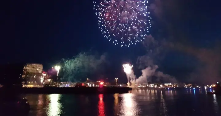 Reykjavík: New Year's Eve Northern Lights Yacht Cruise