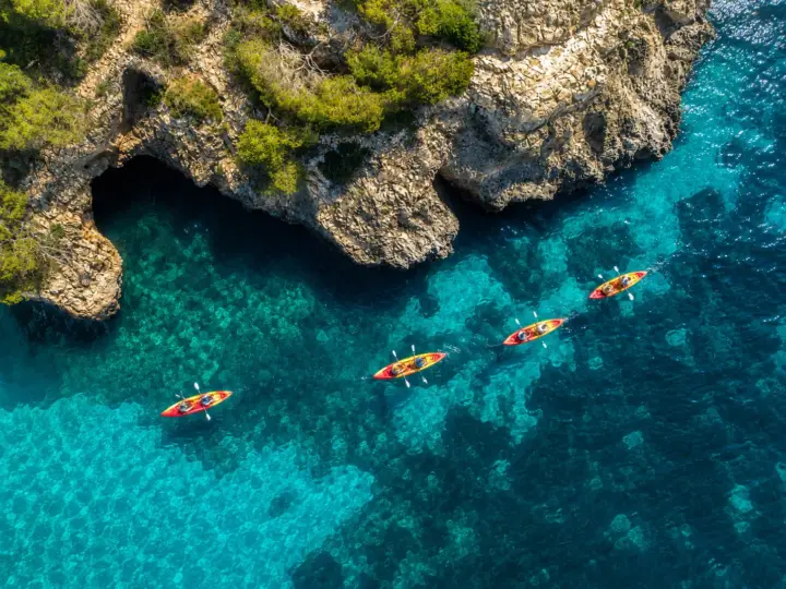 Villajoyosa: tour de kayak, esnórquel y salto desde las rocas