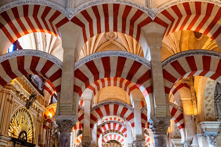 Tour guiado: descubre los 2 grandes monumentos en Córdoba: Mezquita y Alcázar.